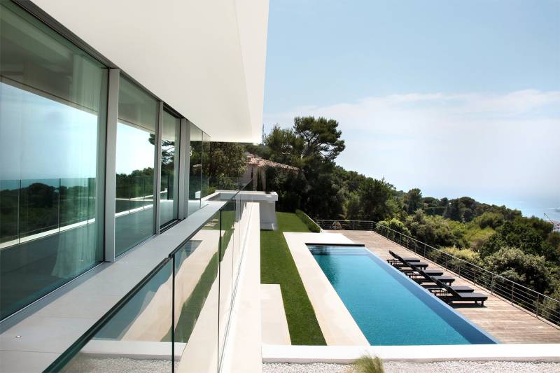 Installation de baies vitrées dans une villa sur les hauteurs de Cannes